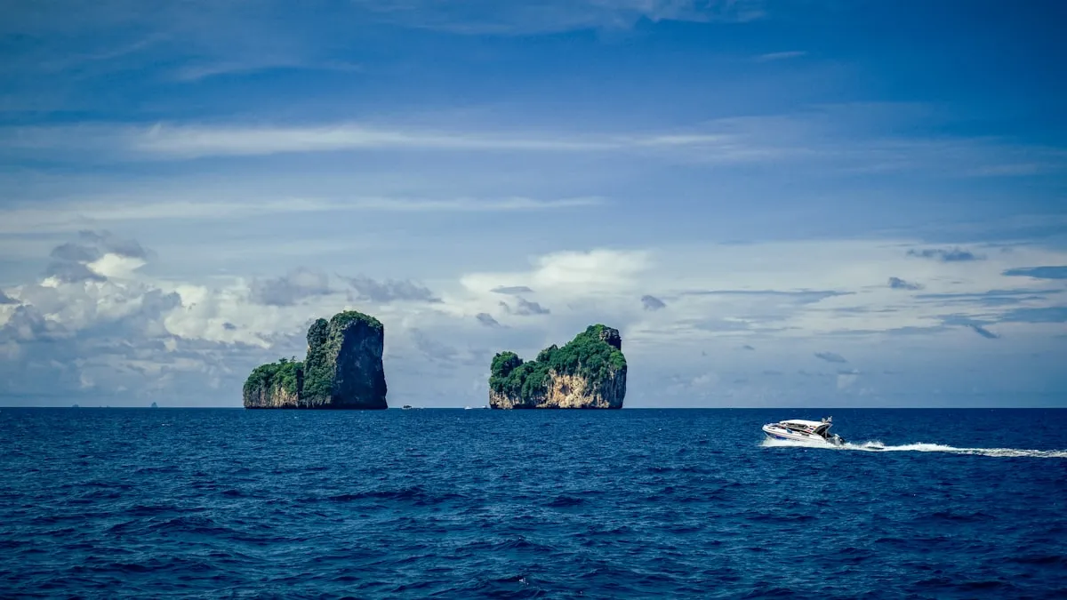 Découvrez 3 Destinations de Yachting Inexplorées Autour de Phuket