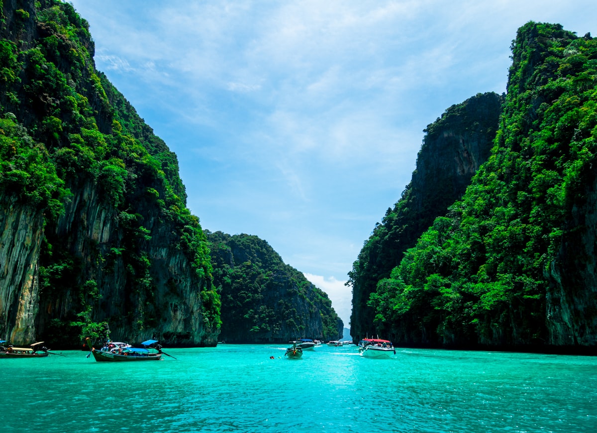 Private yacht charter to Koh Lon (Ko Lone), Phuket Thailand