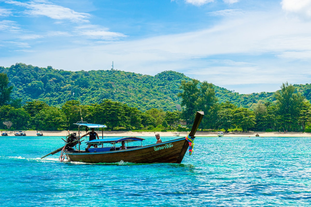 Private yacht charter to Koh Samet (Sai Keaw, Diamond Beach), Pattaya Thailand