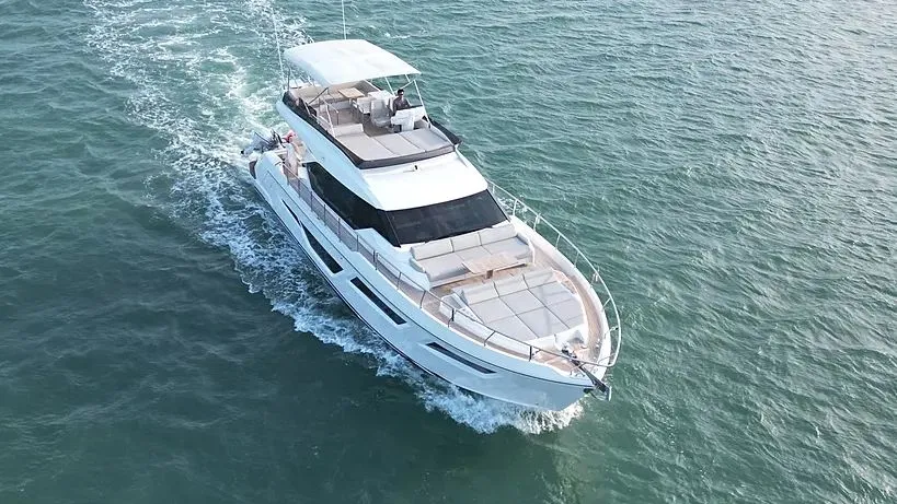 Crémant — 58ft Ferretti Charter Phuket to Île Koh Hong (Krabi)