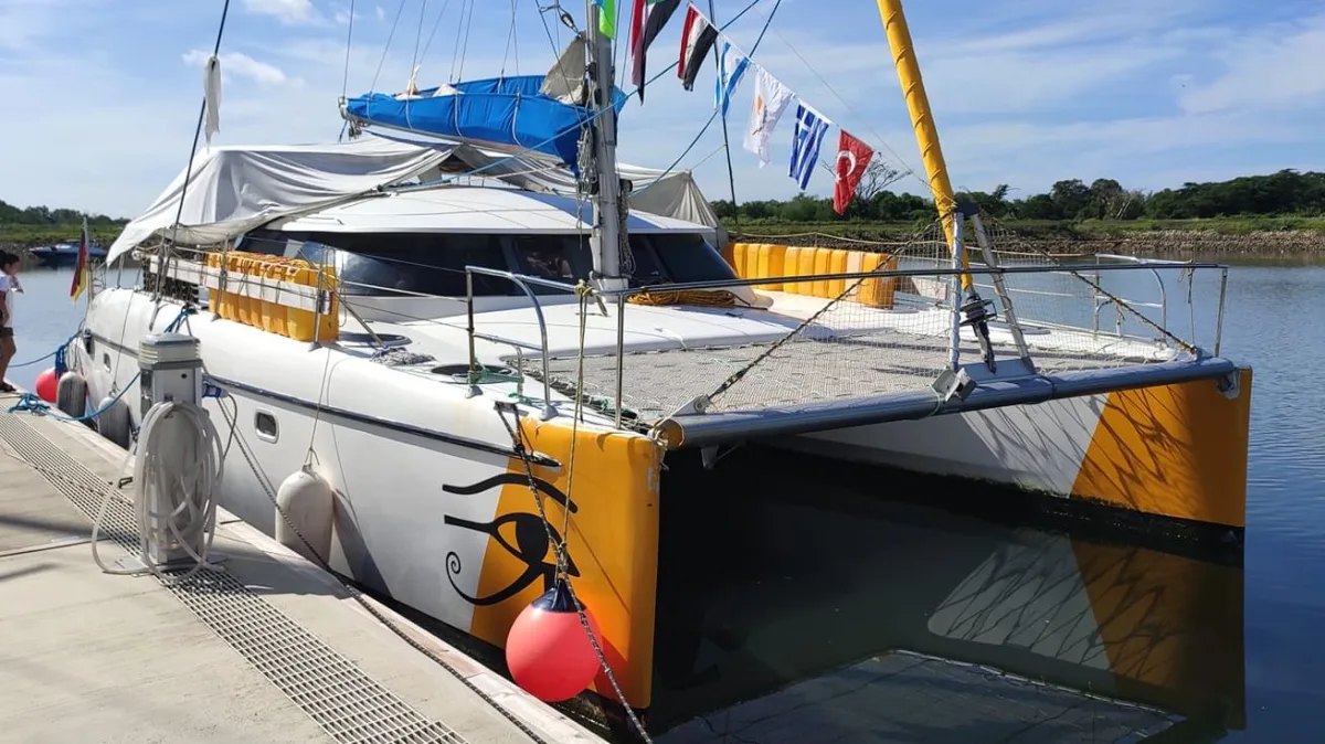Parrot — 40ft Fountaine Pajot सेलिंग कैटामरन Charter Krabi