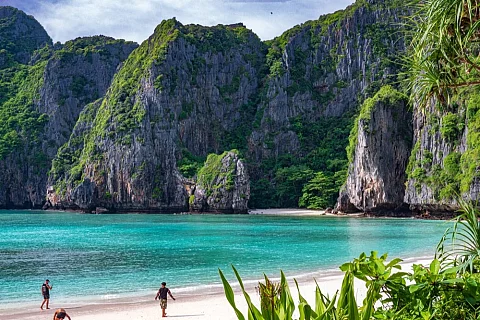 Beautiful scenery at Maya Bay - 