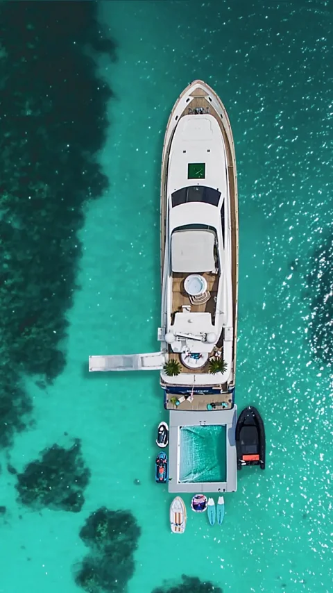   | 104ft Astondoa GLX | 