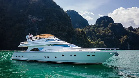   | 82ft Ferretti | 